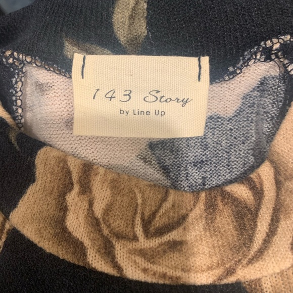 Fall Cold Shoulder Floral Top - Picture 4 of 6